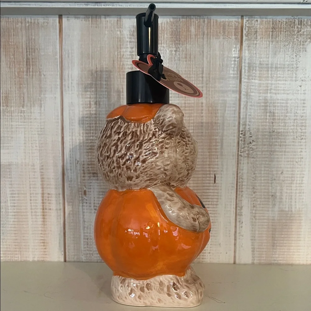 Creepy Critters‎ Halloween Soap Dispenser Pumpkin Bear Decor
